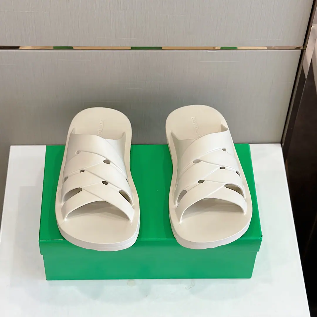 BVMuller's sand slippers.-Couple money. One against one., Original Open Super-light rubber moller shoes., Plastic materials, One-size-shaped shoes.. Size:Women: 39-44(38.45Custom）