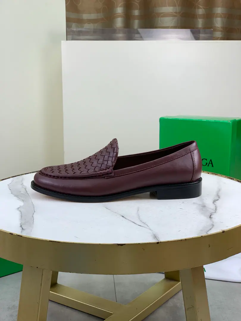 Plant prices Top Quality（That's a big line.）💎💎💎 BOTTEGA VENETAThe network is synchronizing the latest money. Top-level market top versionBVBusiness shoes, Accept material matching Shoes comparison Process Comparison It's practical and qualitative.·It's a lot of things., The more you look, the more you smell.. Pure hand-weaving process Shoe-faced material, Import original hand-weaved cattle skin Quality water in the inside. The original custom custom is a very big hand job. Size: Women35-39（34 40Do it.）Men39-44（38 45Do it.） OriginalBVGreen Box, Full package.