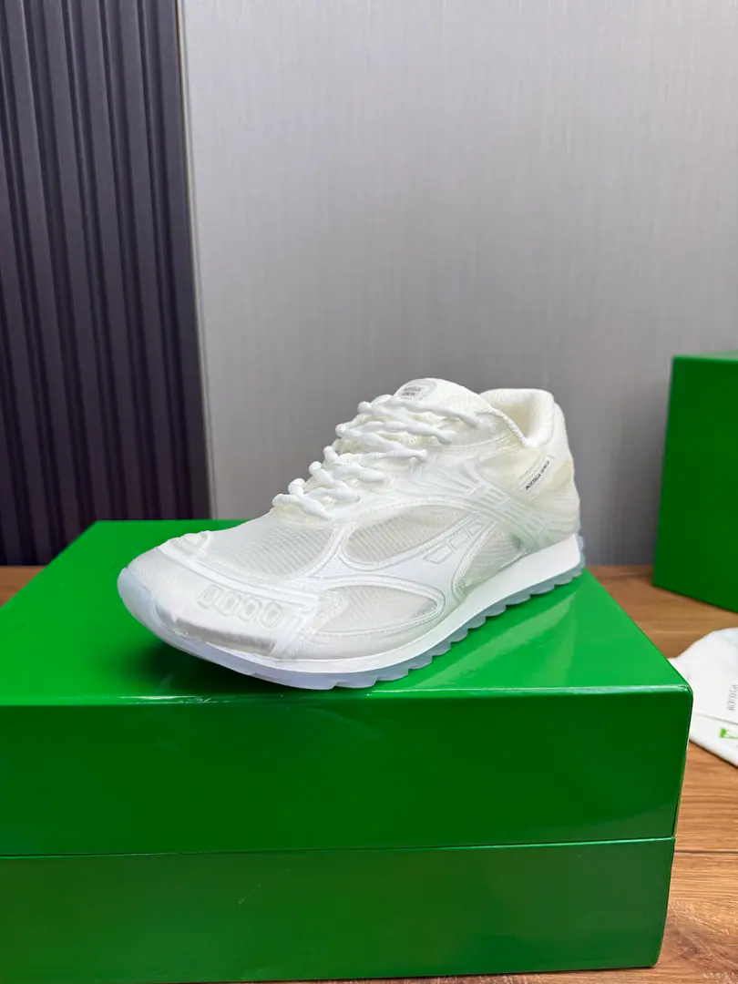 Plant BVTop Version𝘽𝙊𝙏𝙏𝙀𝙂𝘼 𝙑𝙀𝙉𝙀𝙏𝘼 OrbitSports shoes Wang Yi Bo Same paragraph Lover Daddy's shoes.🩷💚 RunnerSports shoes, Use of light technology web-based fabrics. Design rubber for the outside with geometric patterns. Recognition of package processes❕High-Video Out❗️ Very.nice, - You're a man of play.✔️ Matching💯💯 The wide background chooses the colorTPUOtsumi! Female 35-41 （40 41Custom） Men39-46（45.46Make a reservation.） Configure original packaging