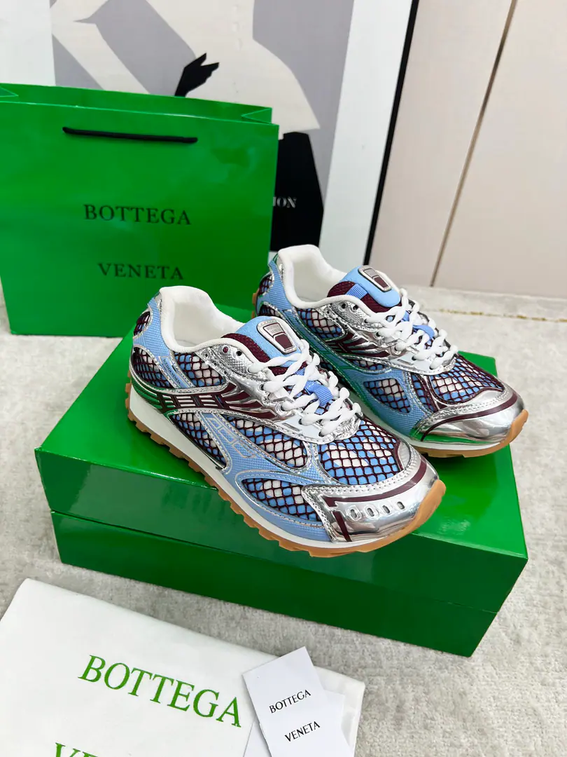 Get out of the factory.【Real value】🐁🐁Top Version（Couple money.） Bottega VenetaThe Fluttershy.23ssAutumn and Winter Show.BV OrbitSports shoes Wang Yi Bo Same paragraph Lovers' leisure shoes, dad's shoes.！RunnerSports shoes！Original procurement development！ Use of original light-technology web-based fabrics, Original unamended！Process complex！ Design rubber for the outside with geometric patterns The King's Bomb Series. High Version Actual**A lot., Still the same little legs. Very.nice. - You're a man of play., Matching Packed shoe process Admit High Version The original version of the Big Bottom is unique., Select ScrewTPUOtsumi!, The material weight is identical.！ Size:#Women35-41 （40 41Custom without re-offer） Men39-45(45Code custom is not to be changed)
