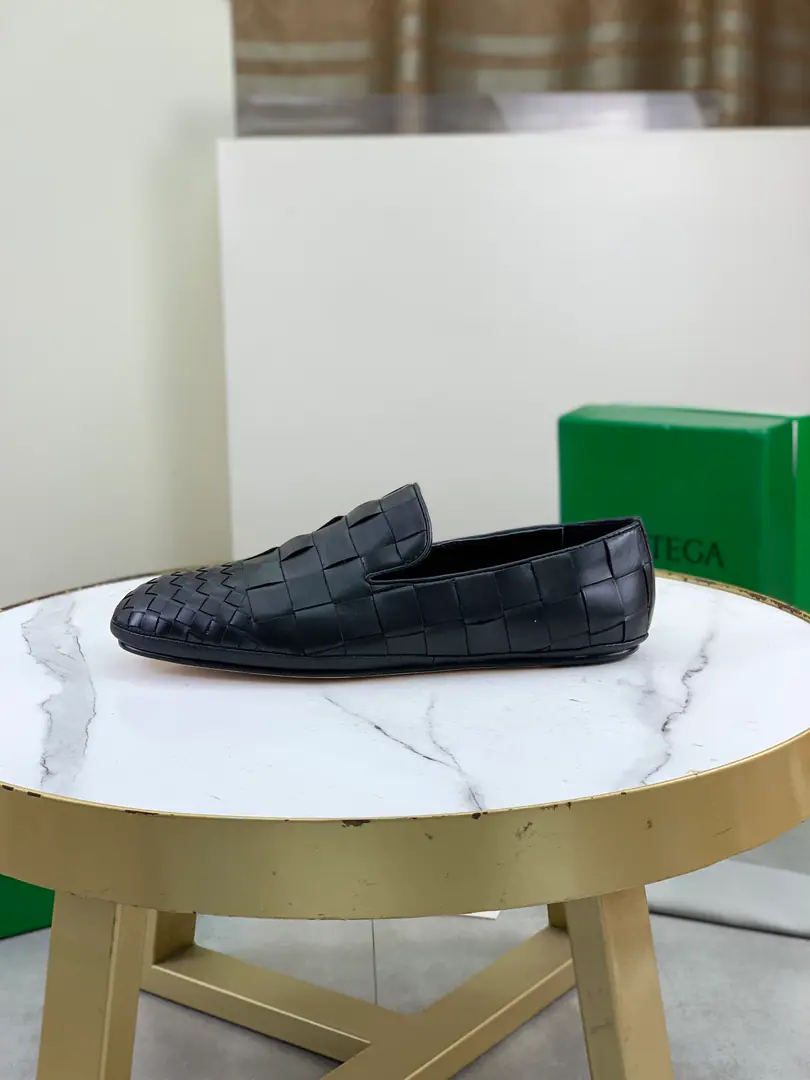 Plant prices Top Quality（That's a big line.）💎💎💎 BOTTEGA VENETAThe network is synchronizing the latest money. Top-level market top versionBVBusiness shoes, Accept material matching Shoes comparison Process Comparison It's practical and qualitative.·It's a lot of things., The more you look, the more you smell.. Pure hand-weaving process Shoe-faced material, Import original hand-weaved cattle skin Quality water in the interior to dye the skin of the sheep The original custom custom is a very big hand job. Size: Women35-39（34 40Do it.）Men39-44（38 45Do it.） OriginalBVGreen Box, Full package.