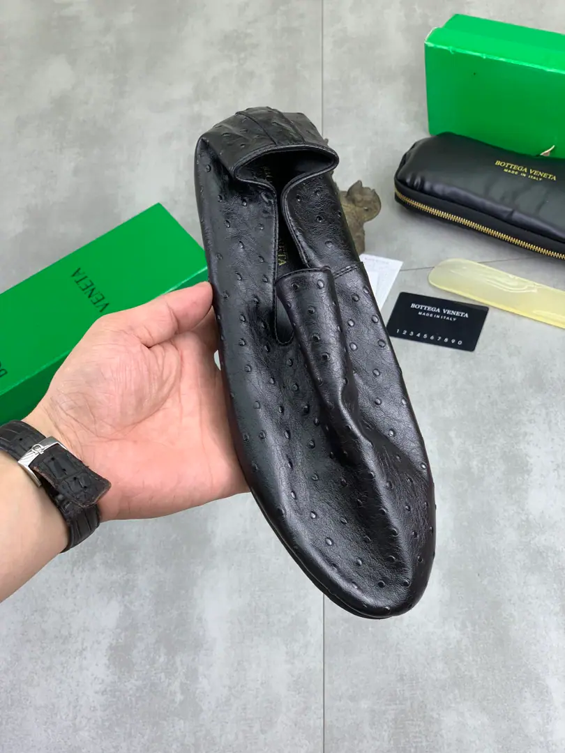 Plant prices【Real value】 In the watered cow. High-quality business purses, bean shoes.💎💎💎 BOTTEGA VENETAThe network is synchronizing the top-of-the-art market.BV, Accept material matching Shoes comparison Process Comparison It's practical and qualitative.·It's a lot of things., The more you look, the more you smell.. Pure hand-weaving process Shoe-faced material, Italy🇮🇹Import hand-weaving cattle skin Quality water in the inside. Original private template customizes to bottom Size: 39-45 Colours: Multi-Currently Optional