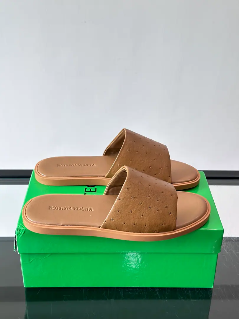 bvGentlemen.🧍‍♂️Shoes., Use of quality cattle skin, It's a simple and fashionable design., The soles are light and comfortable., It's for routine or vacation.. Italian Craft, Details are fine., Brand ID low profile., Show high quality.✨. It's a combination of leisure and vacation., It's easy to get a look at., It's a summer one-on-one.！ size: 39-44（38.45.46Custom）