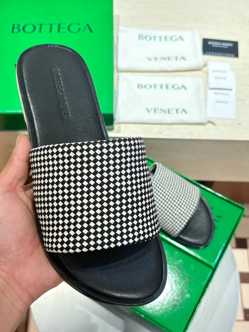Top mass2026NewBvMan, that's a big slipper., It's a simple and fashionable design., Hand-made shoe-faced, The soles are light and comfortable., It's for routine or vacation.. Italian Craft, Details are fine., Brand ID low profile., Show high quality.✨. It's a combination of leisure and vacation., It's easy to get a look at., It's a summer one-on-one.！ size: 39-44（38.45.46Custom）