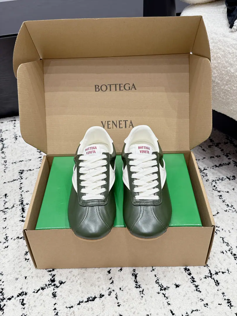 #Couple money. Bottega VenetaFluttershy.26/LatestOrbit FlashA series of reenactment and leisure shoes running. By90The ancient style of freedom and follow-through., Launch a new neutral sneakers. Orbit Series While keeping the rest comfortable, A fine sculpture of a model design., The selection net-covering feed echoes brand brand brand branding.Intreccio Weaving elements, And I'm gonna use it to get a light foot.. And with the fine design of the foreword, bring a new act., In the collision of functions with contour, honor the personality., To create a style that is never out of date.. Developments”Yes.Matthieu Blazy One of the most important design concepts.. While wearing comfort., And you can finely modulate the foot line., You can be free to mix pants or skirts., ♪ Take a great deal of day-to-day style ♪ ✔️Fabulous.: Customize imported cattle skin ✔️Uchi.: Import into the air network.+Lamb skin. ✔️Otsumi!: - Slip it.TPUMaterial ✔️Size: 35-45（Women40 Men45Do it.）