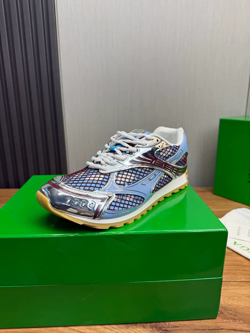 Plant BVTop Version𝘽𝙊𝙏𝙏𝙀𝙂𝘼 𝙑𝙀𝙉𝙀𝙏𝘼 OrbitSports shoes Wang Yi Bo Same paragraph Lover Daddy's shoes.🩷💚 RunnerSports shoes, Use of light technology web-based fabrics. Design rubber for the outside with geometric patterns. Recognition of package processes❕High-Video Out❗️ Very.nice, - You're a man of play.✔️ Matching💯💯 The wide background chooses the colorTPUOtsumi! Female 35-41 （40 41Custom） Men39-46（45.46Make a reservation.） Configure original packaging