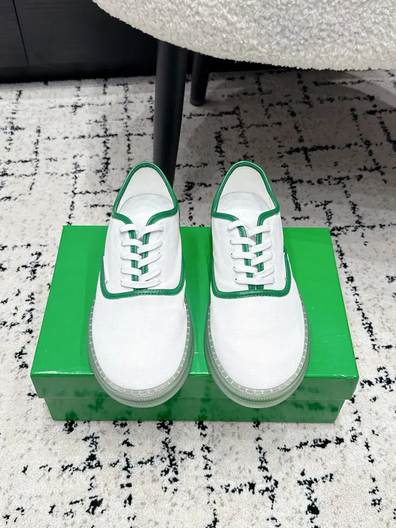 Men+10 Bottega Venet* 26/ Hand-woven couple shoes. BVMarkerIntrecciatoHand-woven real self-carried advanced filters！All four colors are in the middle., No mistake in picking anything.. The delicate skin of sheep weaving hand-made texture is so qualitative., Janey with a leisure version, The soft feet are light and not tired.. Very simple and low-key Italian style, With a suit., Tsk., Even the dress fits., Spring and summer are a relief., The crowd is not gonna touch the money., You can't hide the details without a low profile.. ✔️Fabulous.: Water-washing canvas./Little sheep's skin. ✔️Uchi.: Lamb skin. ✔️Otsumi!: Original version to open ✔️Size: 35-45（Women40 41 42 Men39 45Do it.）