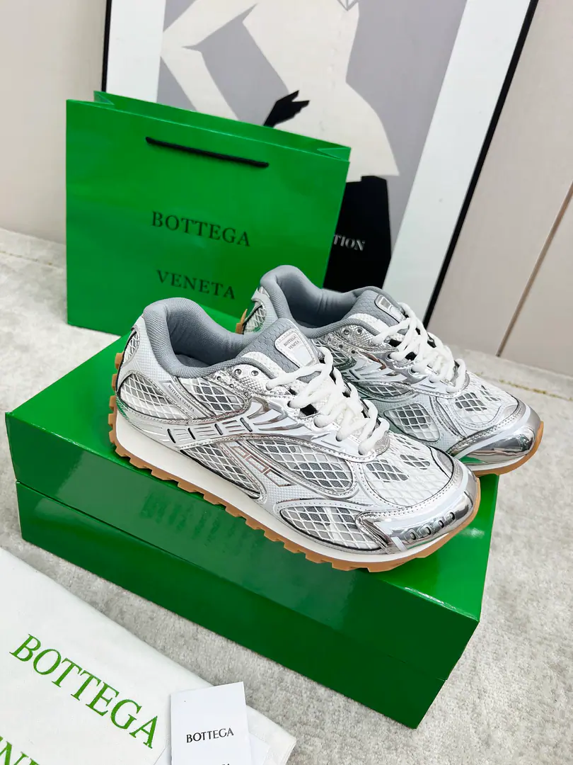 Get out of the factory.【Real value】🐁🐁Top Version（Couple money.） Bottega VenetaThe Fluttershy.23ssAutumn and Winter Show.BV OrbitSports shoes Wang Yi Bo Same paragraph Lovers' leisure shoes, dad's shoes.！RunnerSports shoes！Original procurement development！ Use of original light-technology web-based fabrics, Original unamended！Process complex！ Design rubber for the outside with geometric patterns The King's Bomb Series. High Version Actual**A lot., Still the same little legs. Very.nice. - You're a man of play., Matching Packed shoe process Admit High Version The original version of the Big Bottom is unique., Select ScrewTPUOtsumi!, The material weight is identical.！ Size:#Women35-41 （40 41Custom without re-offer） Men39-45(45Code custom is not to be changed)