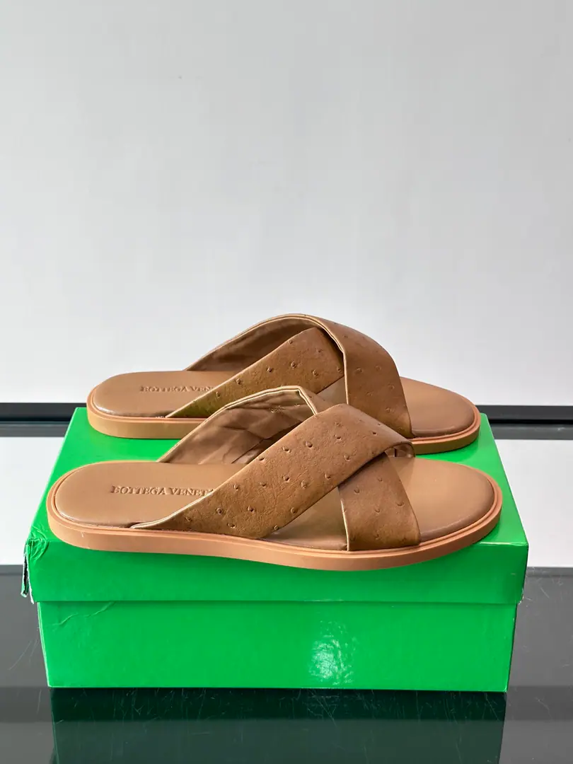 bvGentlemen.🧍‍♂️Shoes., Use of quality cattle skin, It's a simple and fashionable design., The soles are light and comfortable., It's for routine or vacation.. Italian Craft, Details are fine., Brand ID low profile., Show high quality.✨. It's a combination of leisure and vacation., It's easy to get a look at., It's a summer one-on-one.！ size: 39-44（38.45.46Custom）