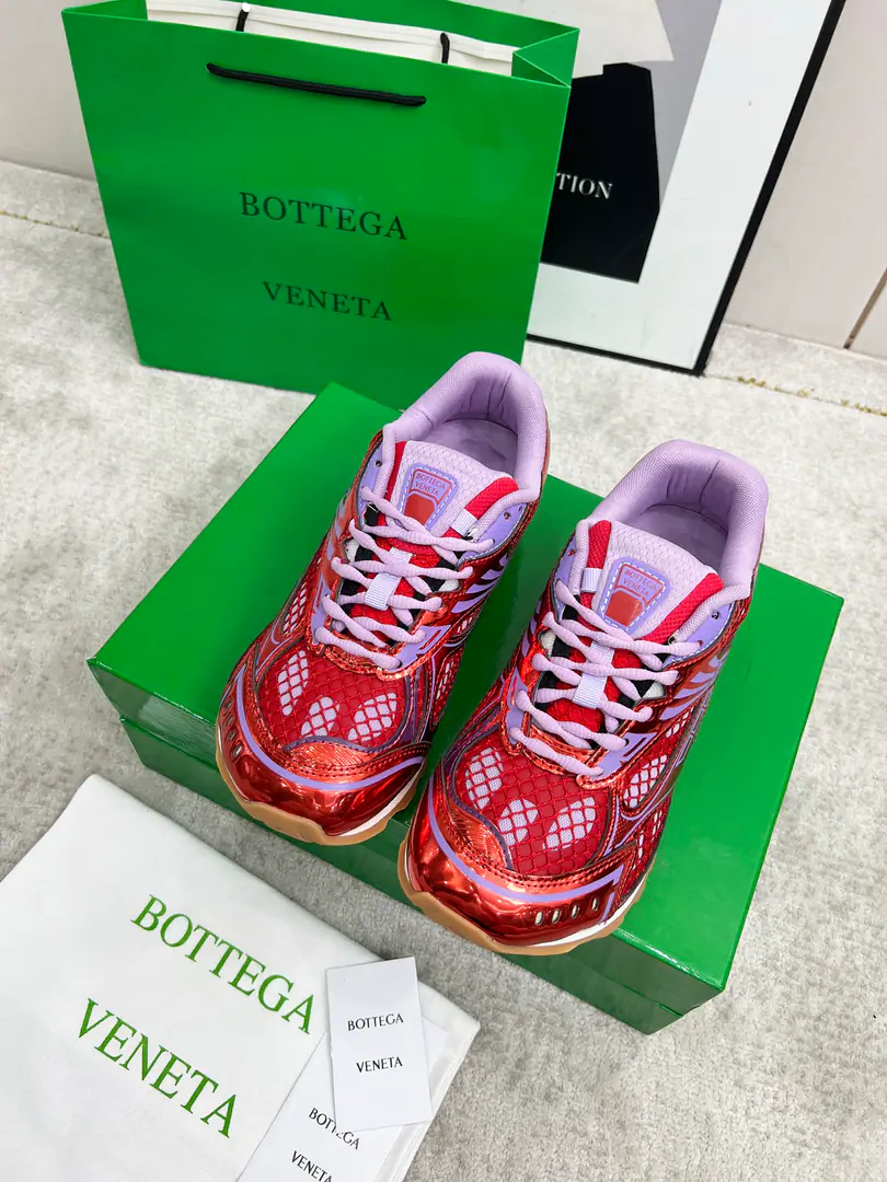 Minoru.🎤🎤Top Version（Couple money.） Bottega VenetaThe Fluttershy.23ssAutumn and Winter Show.BV OrbitSports shoes Wang Yi Bo Same paragraph Lovers' leisure shoes, dad's shoes.！RunnerSports shoes！Original procurement development！ Use of original light-technology web-based fabrics, Original unamended！Process complex！ Design rubber for the outside with geometric patterns The King's Bomb Series. High Version It's actually a lot higher., Still the same little legs. Very.nice. - You're a man of play., Matching Packed shoe process Admit High Version The original version of the Big Bottom is unique., Select ScrewTPUOtsumi!, The material weight is identical.！ Size:#Women35-41 （40 41Custom without re-offer） Men39-45(45Code custom is not to be changed)