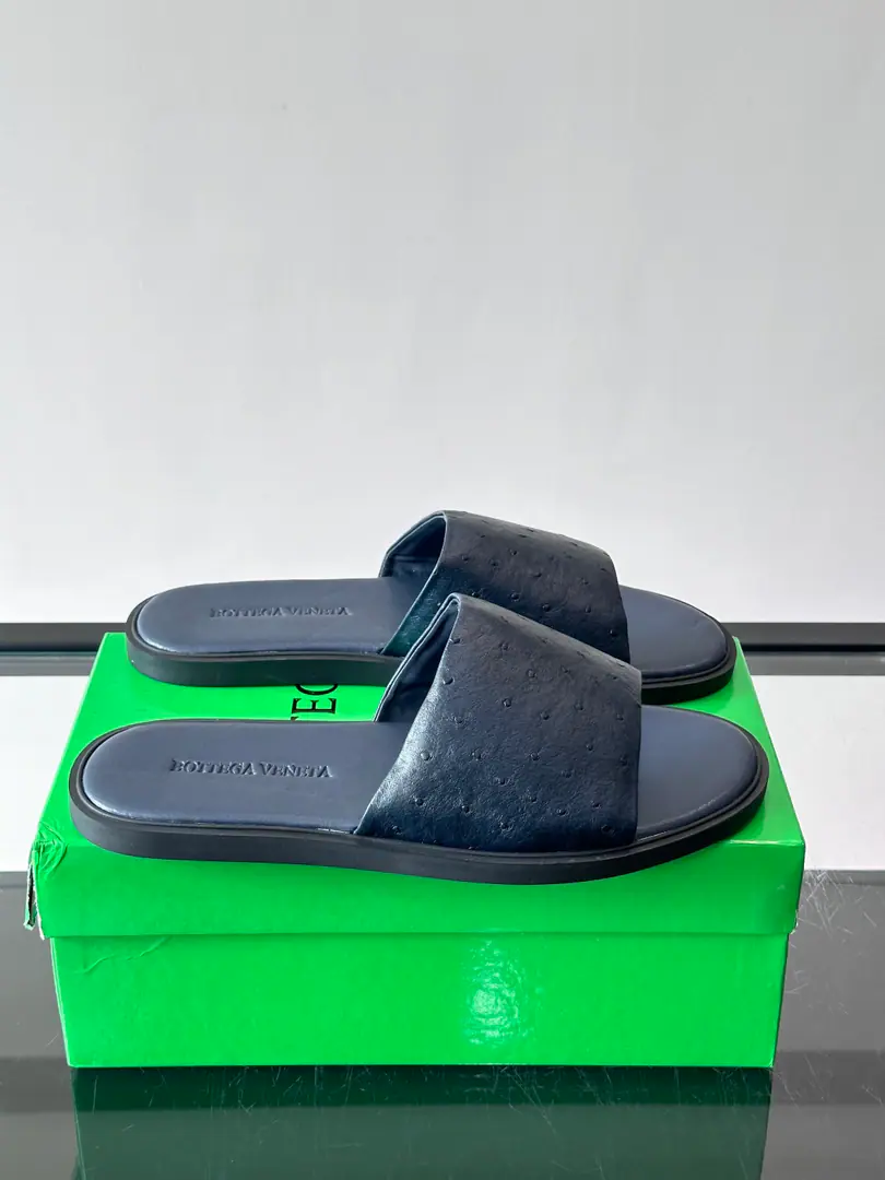 bvGentlemen.🧍‍♂️Shoes., Use of quality cattle skin, It's a simple and fashionable design., The soles are light and comfortable., It's for routine or vacation.. Italian Craft, Details are fine., Brand ID low profile., Show high quality.✨. It's a combination of leisure and vacation., It's easy to get a look at., It's a summer one-on-one.！ size: 39-44（38.45.46Custom）