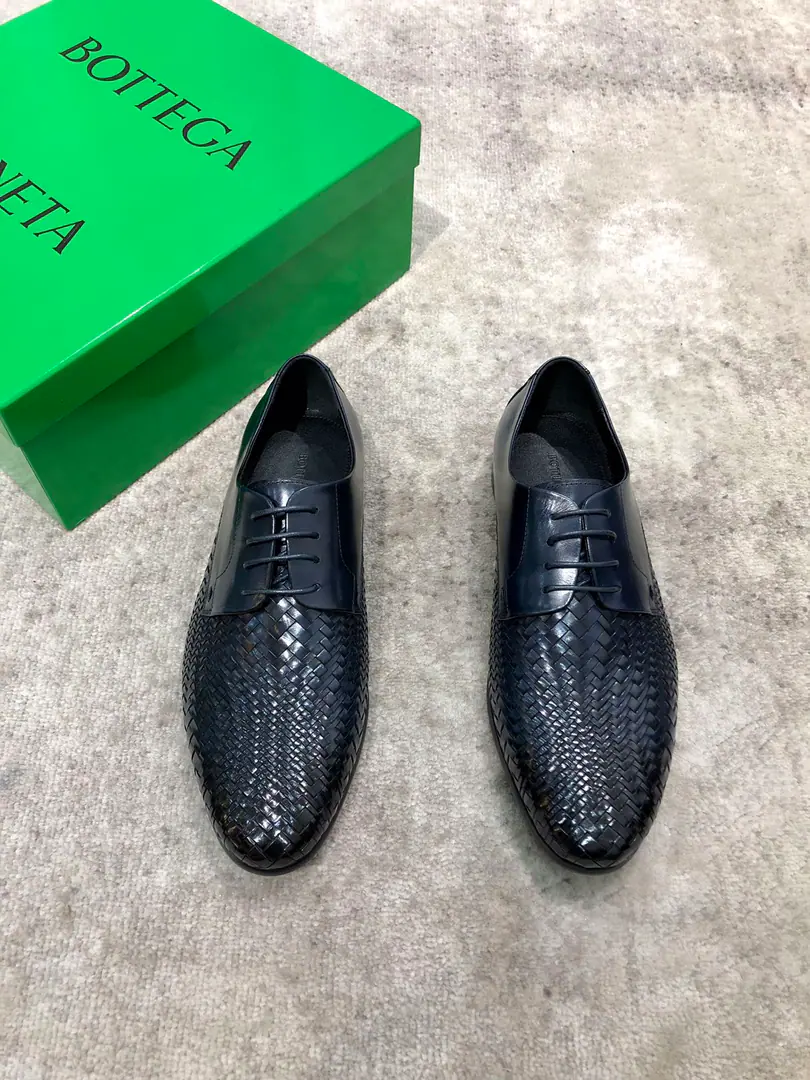 Bottega Veneta BVMen knit commercial leather shoes., Skins of cattle weaved on the shoe., In the soft sheep's skin., That's a big one., Standard Code38-44（45You're gonna have to do it or not.）, Current