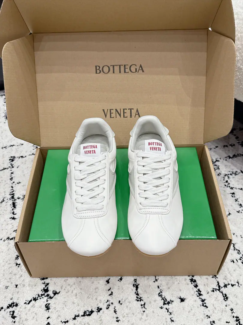 #Couple money. Bottega VenetaFluttershy.26/LatestOrbit FlashA series of reenactment and leisure shoes running. By90The ancient style of freedom and follow-through., Launch a new neutral sneakers. Orbit Series While keeping the rest comfortable, A fine sculpture of a model design., The selection net-covering feed echoes brand brand brand branding.Intreccio Weaving elements, And I'm gonna use it to get a light foot.. And with the fine design of the foreword, bring a new act., In the collision of functions with contour, honor the personality., To create a style that is never out of date.. Developments”Yes.Matthieu Blazy One of the most important design concepts.. While wearing comfort., And you can finely modulate the foot line., You can be free to mix pants or skirts., ♪ Take a great deal of day-to-day style ♪ ✔️Fabulous.: Customize imported cattle skin ✔️Uchi.: Import into the air network.+Lamb skin. ✔️Otsumi!: - Slip it.TPUMaterial ✔️Size: 35-45（Women40 Men45Do it.）
