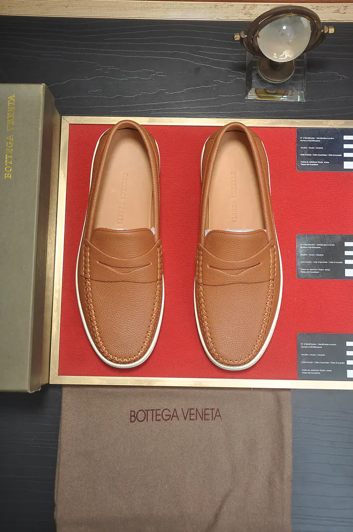 Get out of the factory. 【Botteg Venetta(BV)】（In the whole cow's skin.）New exclusive. New money for the network. Top-of-shoe calf skin made above the shoe surface A delicate touch. The quality of luxury. For men's delicate weights. It's a noble place to be. A carefully designed Mark hand-made stitch. Fluid Lines Inside the whole cow. Sweatwash comfort. 38-44