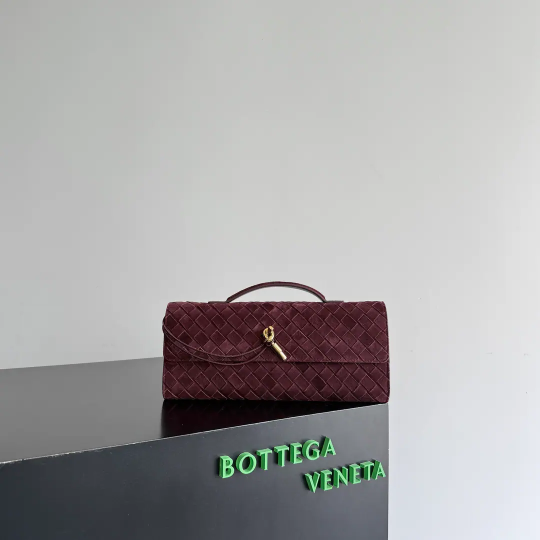 BV AndiamoDinner bag., You're getting the grass again.～The under-economy designers came back., ♪ A moment in love ♪ The one who loves to let go. Wow.～Gagami. The air is perfect. It's a very resistant look, and it's a very competitive feeling., Self-respected capacity is sufficient. - Fashion people. It's a multi-faceted occasion., Extremely simple, Advanced Light Luxury Paragraph: 741511 Dimensions: 31*13*3cm