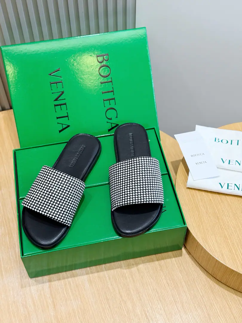 BVGentlemen.WaveShoes. IntrecciatoWeaving leather moller sandals, Streamline Outline A real leather skin., OpankaThe structure is consistent with human engineering. Italy %Cow leather. Size:39-44(38.45Do it.）