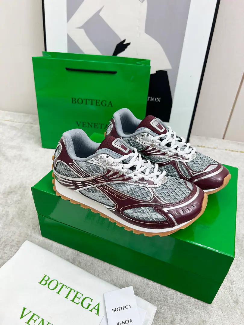 Get out of the factory.【Real value】🐁🐁Top Version（Couple money.） Bottega VenetaThe Fluttershy.23ssAutumn and Winter Show.BV OrbitSports shoes Wang Yi Bo Same paragraph Lovers' leisure shoes, dad's shoes.！RunnerSports shoes！Original procurement development！ Use of original light-technology web-based fabrics, Original unamended！Process complex！ Design rubber for the outside with geometric patterns The King's Bomb Series. High Version Actual**A lot., Still the same little legs. Very.nice. - You're a man of play., Matching Packed shoe process Admit High Version The original version of the Big Bottom is unique., Select ScrewTPUOtsumi!, The material weight is identical.！ Size:#Women35-41 （40 41Custom without re-offer） Men39-45(45Code custom is not to be changed)
