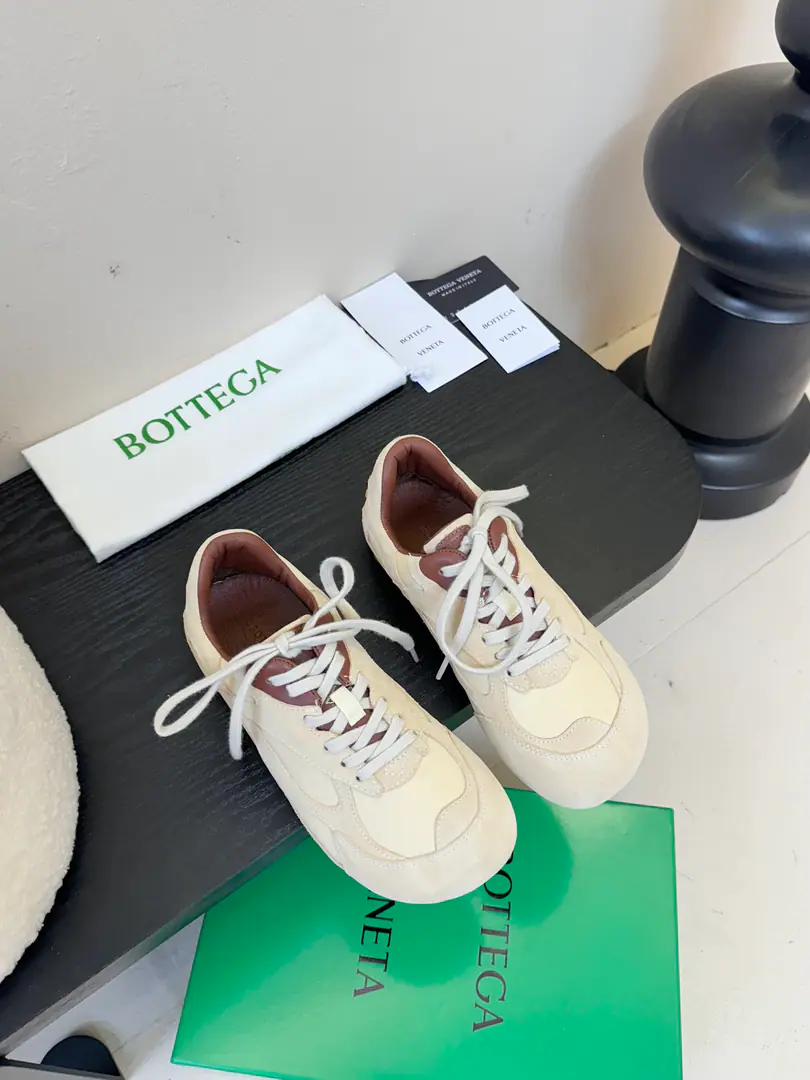 Men➕10 bvThe same thing that I found in the same paragraph.Bottega VenetaNew sneakers.❤️Bottega Veneta OrbitSports shoes90The ancient style is inspired., I'll use the net veil for the shoe., Recipe branding.intrecciatoWeaving elements, Shows a fine front design style.. Use light-quality technical fabric, Leather and netting made, The design of the low band belt., The comfort of leisure and the fineness of the design. Fabulous.: Skin grinding of sand. Uchi.: Original Size: 35-45(45Customize or not change)39.40Note the gender code.