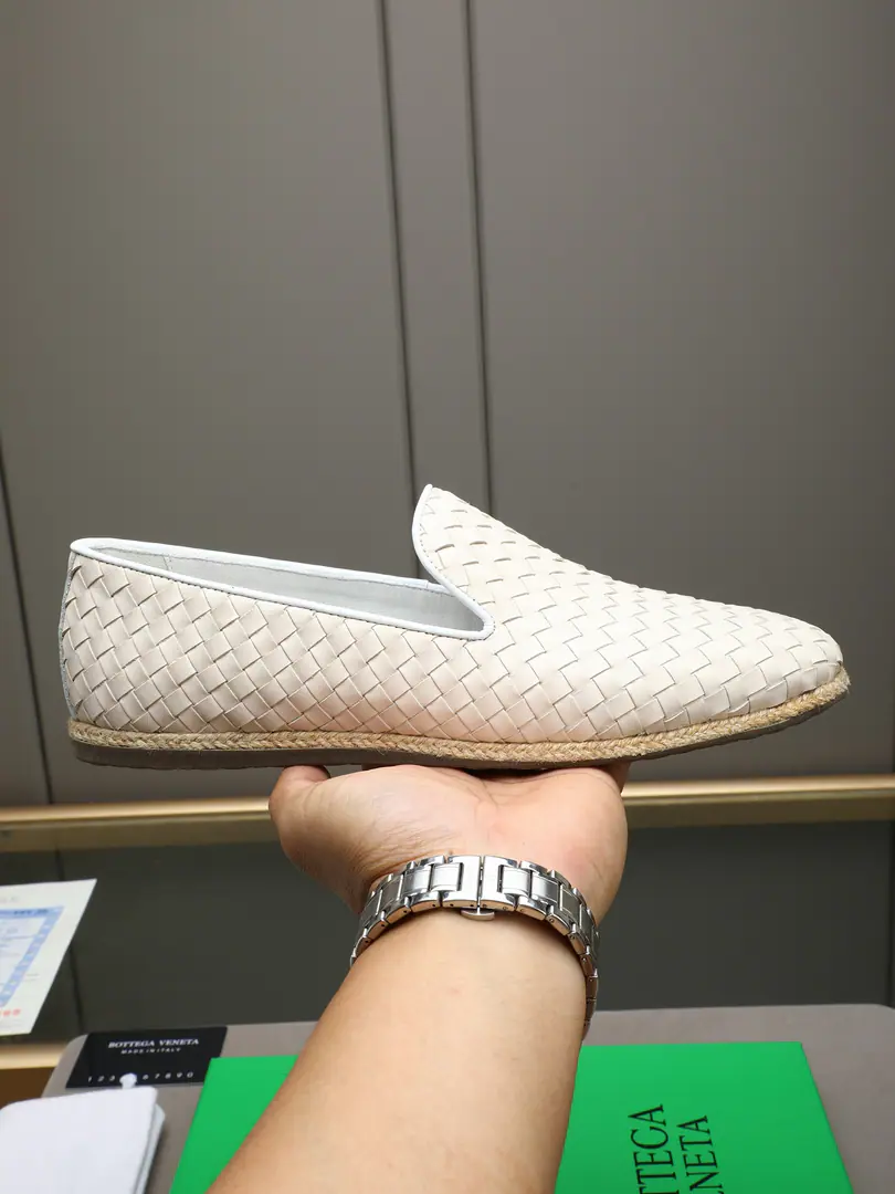 P BV High-end hand-woven Leafling Shoes Men A twig of a cow's skin and a twig of a leisure shoe. Get some slackers.• ✨ Luxury handweaving: Use of imported head-skins, Classic hand knitting process, It's a delicate texture., Quality is advanced., The more it's smelling, the more it's going through.. • ✨ It's not boring to breathe.: Natural ass-packing.+Into the skin of the cow., ♪ Say goodbye to the hot, wet ♪, We can wear it all seasons.. A shoe-free belt design., It's easy to wear., Fits for fast-paced life.. • ✨ Business commute, Leisure trip., I can handle my day-to-day date., It fits the jeans., Leisure pants., We'll have to wait for a few more pants.. • ✨ Slip-resistant soles.: Soft bullet is a slider., ♪ Walking steady and not slipping ♪, You've been wearing it long enough.. 38-44(45 46Do it.)