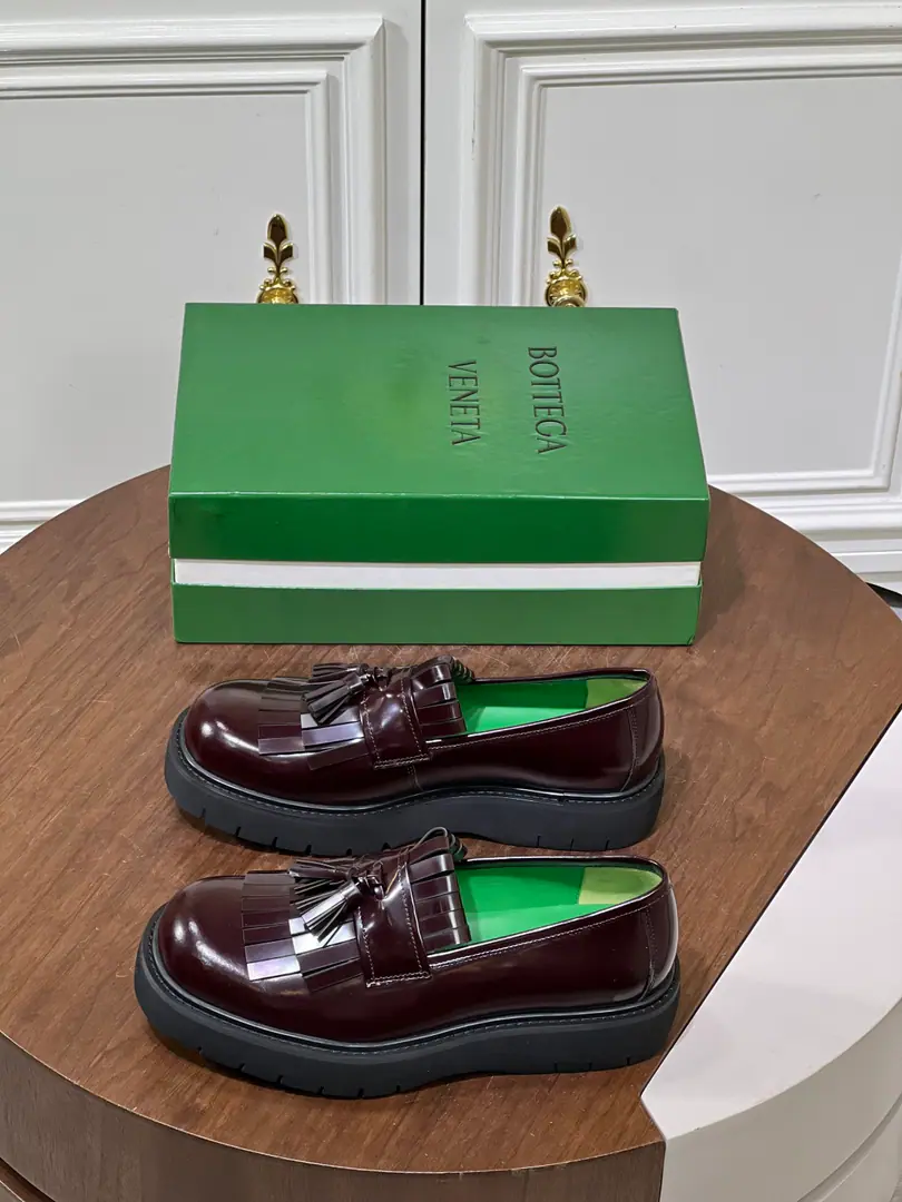BVIt's a new home. Botteg* Venet*/Pow!-The Fluttershy. A man with a thick, flowing Soulaf shoes. Import the open beads./Skins. Skin-skinned. The material looks at the details. Photo-sophistice process It's a classic.BVGreen inner. Whole black High-end rubber strip decoration It's a very small thing., Foot depth pressure.logoMonk sign It's not like you're comfortable with your feet. 4.5CMLight-blow rubber soles. Deep-Earer Bottom It's nice and easy. Slipperproof.！Omer, Eurasia, Multiple heavy work. Six months of development I'll do the workbook. The details support comparison.. Full package with cabinet！ Size: 39-44（38.45.46Do it.） ¥