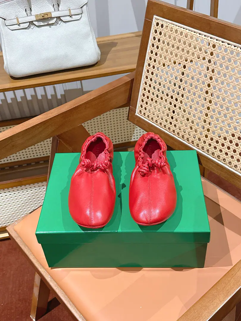 Top Quality Bottega Venet*BVSummer's new wrinkled and tight ballet shoes. A sense of a chilling atmosphere with a lazy heart., The round shoe with the shoe-side hand-wrinkled rope., Soft with the same type, The quality of the lazy class is perfectly interpreted.. The mix is very broad., A long knitting dress is soft and lazy., With broad legs, you're a little bit more airy., Daily commute, You can ride easy.. Shoe.: Lamb skin. Uchi.: Lamb skin. Otsumi!: TPUOtsumi! size: 35-41Code（40, 41Code custom is not to be changed）