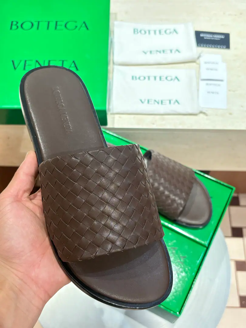 Top mass2026NewBvMan, that's a big slipper., It's a simple and fashionable design., Hand-made shoe-faced, The soles are light and comfortable., It's for routine or vacation.. Italian Craft, Details are fine., Brand ID low profile., Show high quality.✨. It's a combination of leisure and vacation., It's easy to get a look at., It's a summer one-on-one.！ size: 39-44（38.45.46Custom）