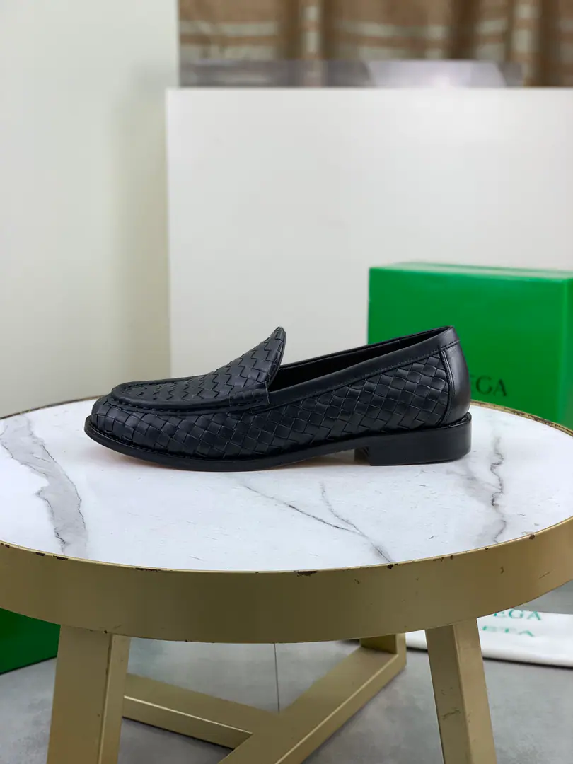 Plant prices Top Quality（That's a big line.）💎💎💎 BOTTEGA VENETAThe network is synchronizing the latest money. Top-level market top versionBVBusiness shoes, Accept material matching Shoes comparison Process Comparison It's practical and qualitative.·It's a lot of things., The more you look, the more you smell.. Pure hand-weaving process Shoe-faced material, Import original hand-weaved cattle skin Quality water in the inside. The original custom custom is a very big hand job. Size: Women35-39（34 40Do it.）Men39-44（38 45Do it.） OriginalBVGreen Box, Full package.