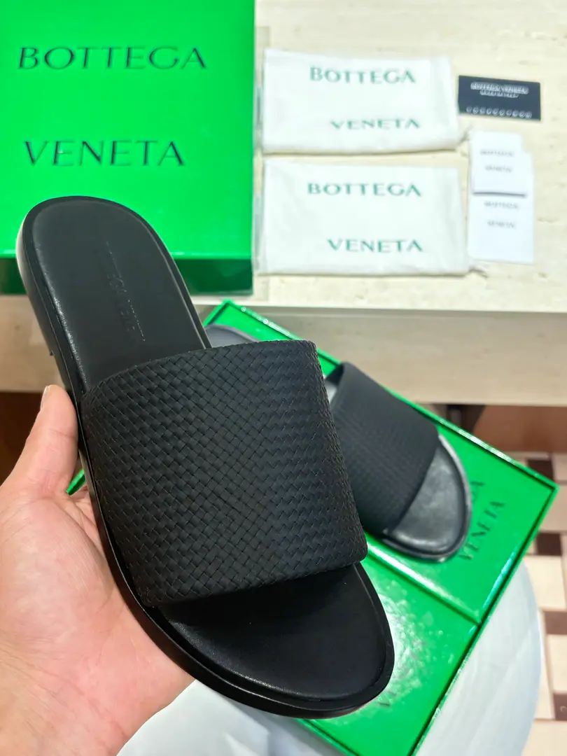 Top mass2026NewBvMan, that's a big slipper., It's a simple and fashionable design., Hand-made shoe-faced, The soles are light and comfortable., It's for routine or vacation.. Italian Craft, Details are fine., Brand ID low profile., Show high quality.✨. It's a combination of leisure and vacation., It's easy to get a look at., It's a summer one-on-one.！ size: 39-44（38.45.46Custom）