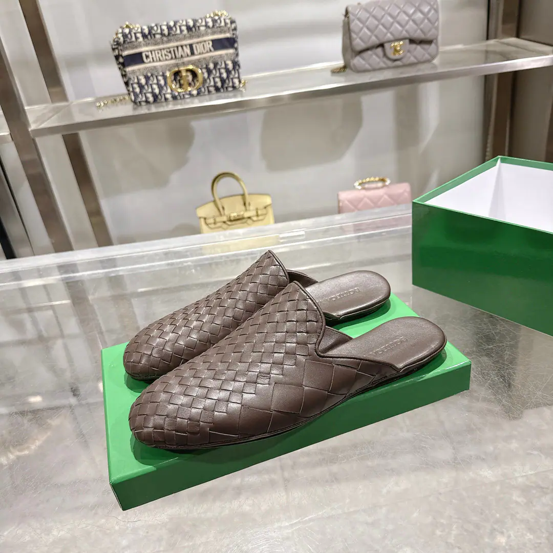 【BV】The Fluttershy.2026The autumn cabinet is a classic stubble-weaving semi-trawl couple. Bottega VenetaScissors. I'm a mixed-skinned goat., Import the sheep.！That's a big one.！[Rose.][Rose.]！Pure handweaving, Operation, The originals are one moment after another.！Quality assurance！ Size: Women35-39 Men39--44（Women40.41Men38.45.46.47Custom without re-offer） [Attention.‼️] 46- Yeah., 47- Yeah.