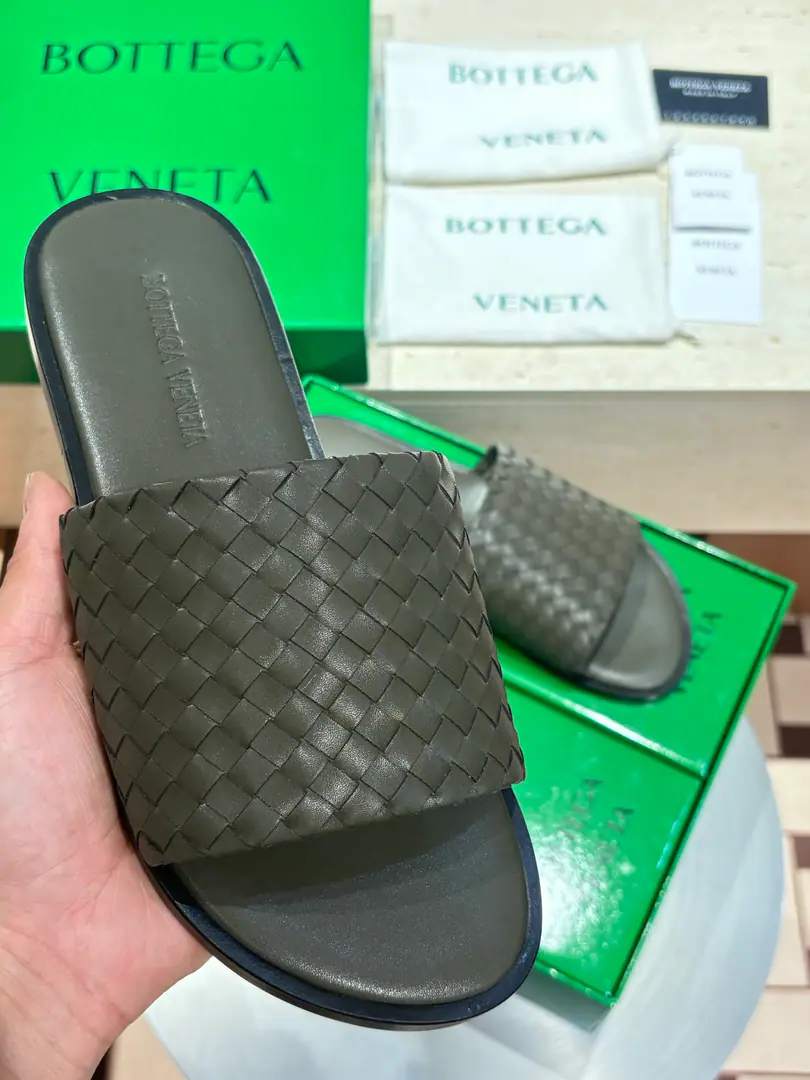Top mass2026NewBvMan, that's a big slipper., It's a simple and fashionable design., Hand-made shoe-faced, The soles are light and comfortable., It's for routine or vacation.. Italian Craft, Details are fine., Brand ID low profile., Show high quality.✨. It's a combination of leisure and vacation., It's easy to get a look at., It's a summer one-on-one.！ size: 39-44（38.45.46Custom）