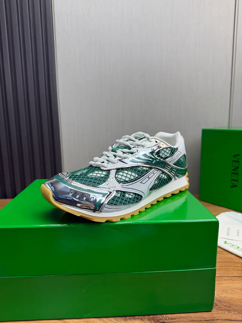 Plant BVTop Version𝘽𝙊𝙏𝙏𝙀𝙂𝘼 𝙑𝙀𝙉𝙀𝙏𝘼 OrbitSports shoes Wang Yi Bo Same paragraph Lover Daddy's shoes.🩷💚 RunnerSports shoes, Use of light technology web-based fabrics. Design rubber for the outside with geometric patterns. Recognition of package processes❕High-Video Out❗️ Very.nice, - You're a man of play.✔️ Matching💯💯 The wide background chooses the colorTPUOtsumi! Female 35-41 （40 41Custom） Men39-46（45.46Make a reservation.） Configure original packaging