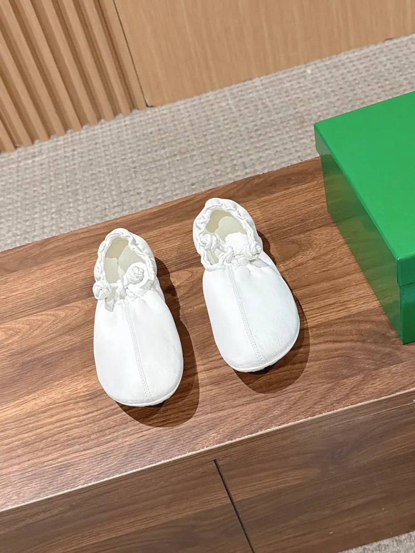 Bottega Veneta Rosa The new ballet shoes of the Fluttershyss. Little sheep's skin. Round-skined flower edges Slingers. Single Shoes Series Flat design Soft and cozy. Inline stepping ♪ The clouds are so cozy ♪ Super soft and cozy. This is a classic. It's just...bvThe latest ceiling. A hundred.！ Fabulous.: Comfortable noodles are chosen with a fine little lamb. Foot.: The comforts of the sheep's skin are high. Otsumi!: TPU Size: 35-39（40Make a no-refund order.）