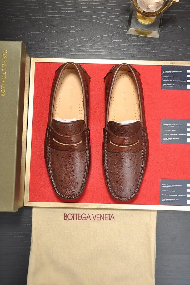Get out of the factory. 【Botteg Venetta(BV)】（In the whole cow's skin.）New exclusive. New money for the network. Top-of-shoe calf skin made above the shoe surface A delicate touch. The quality of luxury. For men's delicate weights. It's a noble place to be. A carefully designed Mark hand-made stitch. Fluid Lines Inside the whole cow. Sweatwash comfort. 38-44
