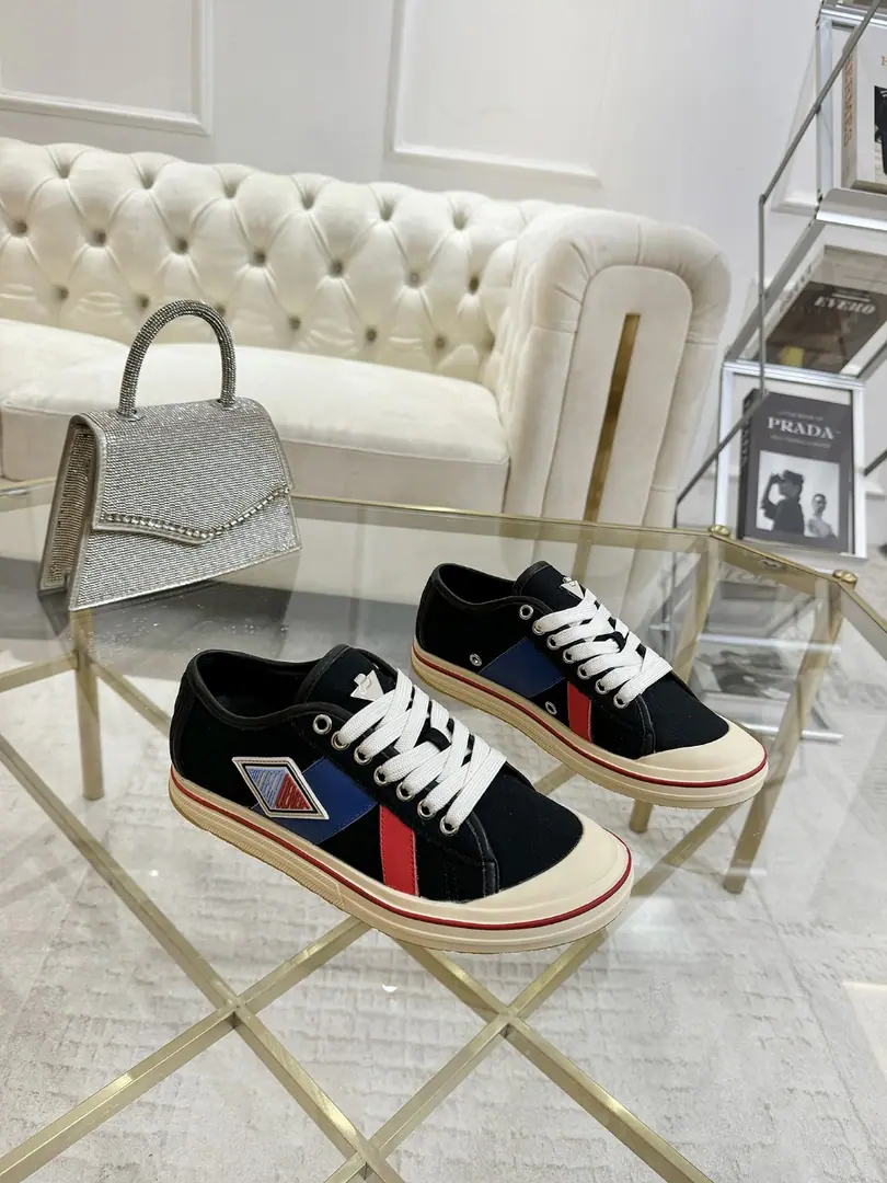 Minoru.🎤 🎤BOTTE VENE BV25ss The new one.EliotThe word "gossip Girl" is "gossip Girl."! BVIt's brand new. Eliot I was thinking of using the ancient basketball shoes., Childish. ♪ The color of youth is all ♪!Same paragraph for men and women, You can wear them as couple shoes. The whole shoe is airy., The canvass are a little bit self-regarded., Shoes gang and a collage of soft and luxurious sheep skins in a package. TPUEvery red line on the soles of the big bottom is hand-made., More taste and attitude.! Size: #Women35-40（40Make a no-refund order.） Men40-44