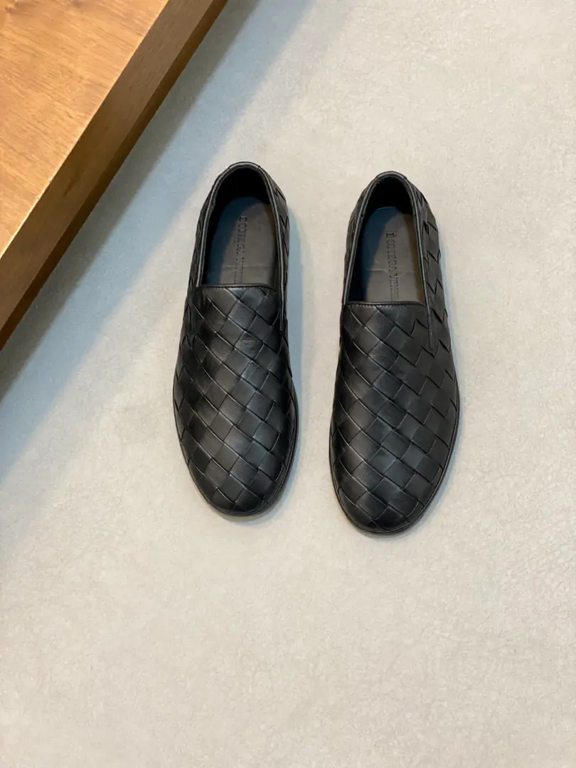 Botteg* venet* — Botega.. BVThe network is synchronizing the high-end series of hand-woven Oxford shoes.. Use of imported motor vehicles for French roll-by Handweaving｜Skilled car sutures. Inreben dyes the cow skin.. The long-lasting marks are not easily deformed.｜Wear it long and long. The calf's skin and feet are effective in getting some air.｜Importing the base of the embryo｜A real shoe bottom is a shoe bottom that breathes automatically. To ease your foot fatigue.. Semi-skinned Cold Sticky Process Crystaling Art｜It's easier to carry a shoe bag. Codes: 39-44. （38, 45, 46Make a reservation.）