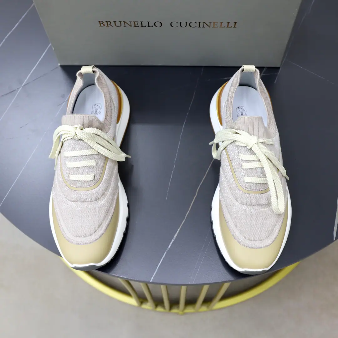 Get out of the factory. Original ListBrunello Cucinelli Men's anti-feather scuffle-coated knitting sneakers.！ Spring new money Classic leather shoe head wrapping. Light and flexible knitting shoes. Comfortable and leg-like. Same color as anti-feather belt. Decoration The classic badge sign the shoe tongue. Wearing tape with shoe rings High-ball looses and tights. It's easy to wear. You can draw the real leather cushion. No shoes. Light white yellow slammed under the soles of shoes Standard sneakers layout The shoes are stunned on both sides. It's amazing. A very good one. Simple Darkness You're a big-ass guy with feet., Full package！ Size: 38-39-40-41-42-43-44Skins size.（Customable45.46）