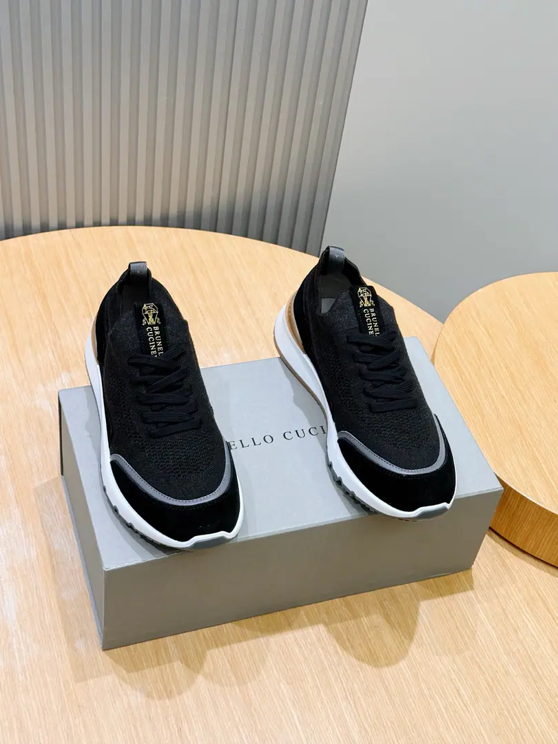 Brunello CucinelliWeaver sneakers Precious veils inspire the design of new sneakers., The whole cotton knitting shoe face is modern interpretation of classic style.. Half polished calf leather bars highlight the thin and comfortable fabrics., It's a very strong material comparison.. Size:38-44(45Custom）