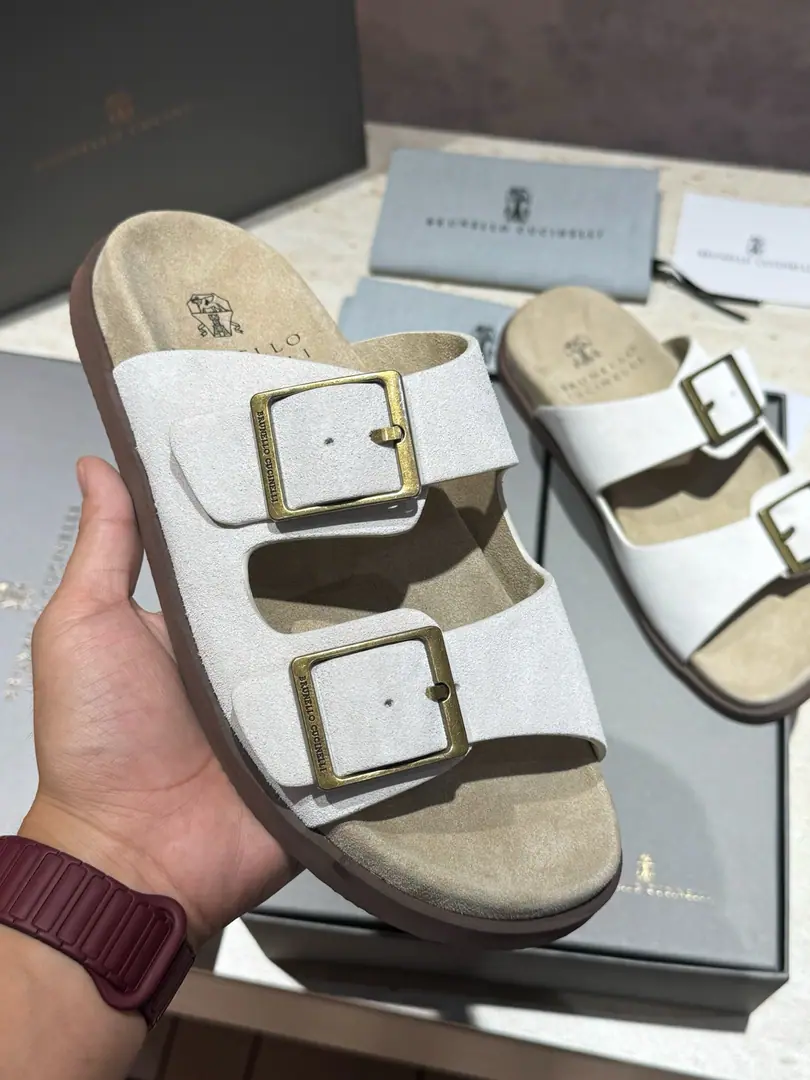 Brunello CucineliMen, leather slippers. The materials are beautiful.. Soft, skin-shoeed, wrapped-up designs that touch your feet., And with the most light. Combining the outer soles of micro-holed materials, Make your leisure time more comfortable.. Size:39-44(38.45Custom）