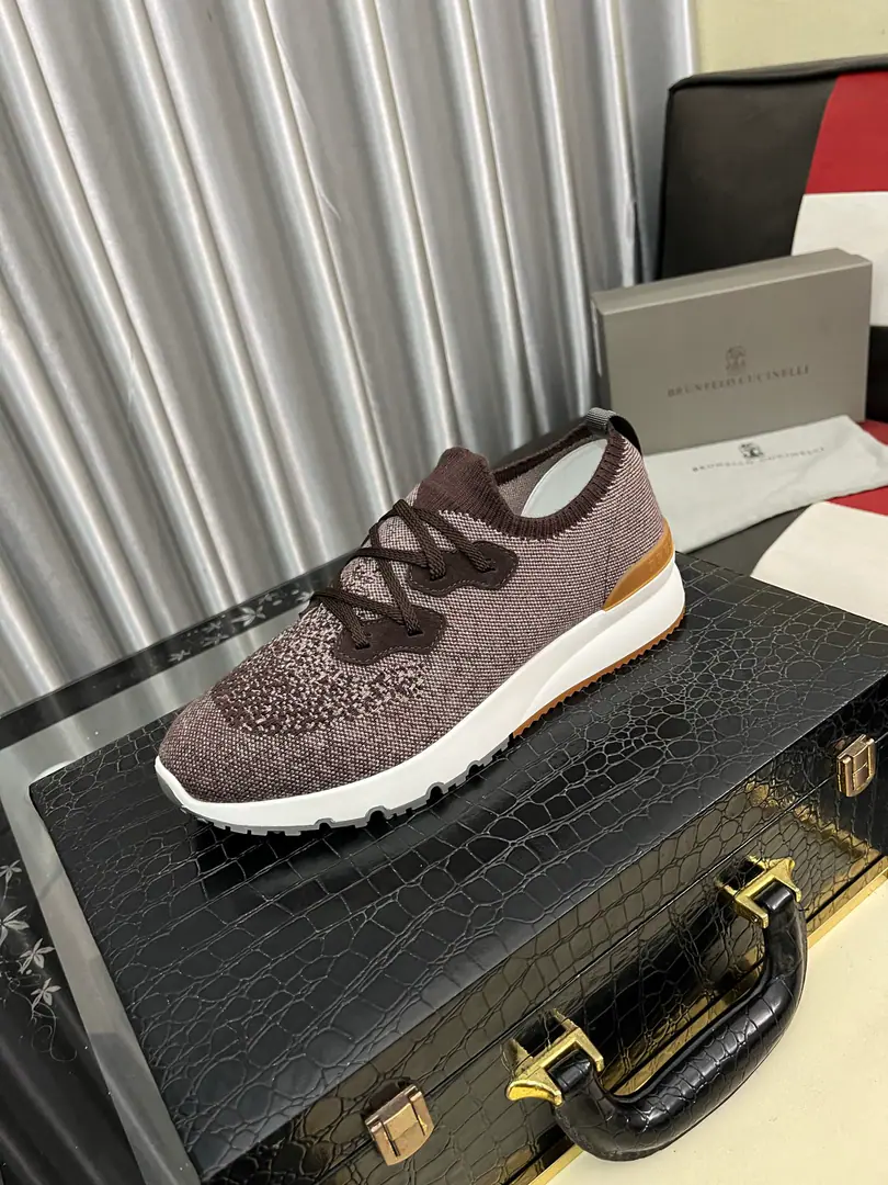Get out of the factory.⌚️⌚️NewBrunello CucinelliSpring and summer.•I wear leisure sports shoes. BCThe world's top luxury brand from Italy. The shoes are airy and weave the wool. The high temperature of the shoe is melting.TPU Unique design Jane is not a bad person. The shoe is loose and the baggy is tight.+A pin-and-dock. Inside is a white benzene for a cow.+0.5mmCircle-based punch-hole design High-footing bubbles and cattle stickers. The upper foot is comfortable. TPU+PUThe big bottom is one. Shoes boxes are in the original drawer mode Shoes and shoes. Codes:38- ️⃣Colour Optional