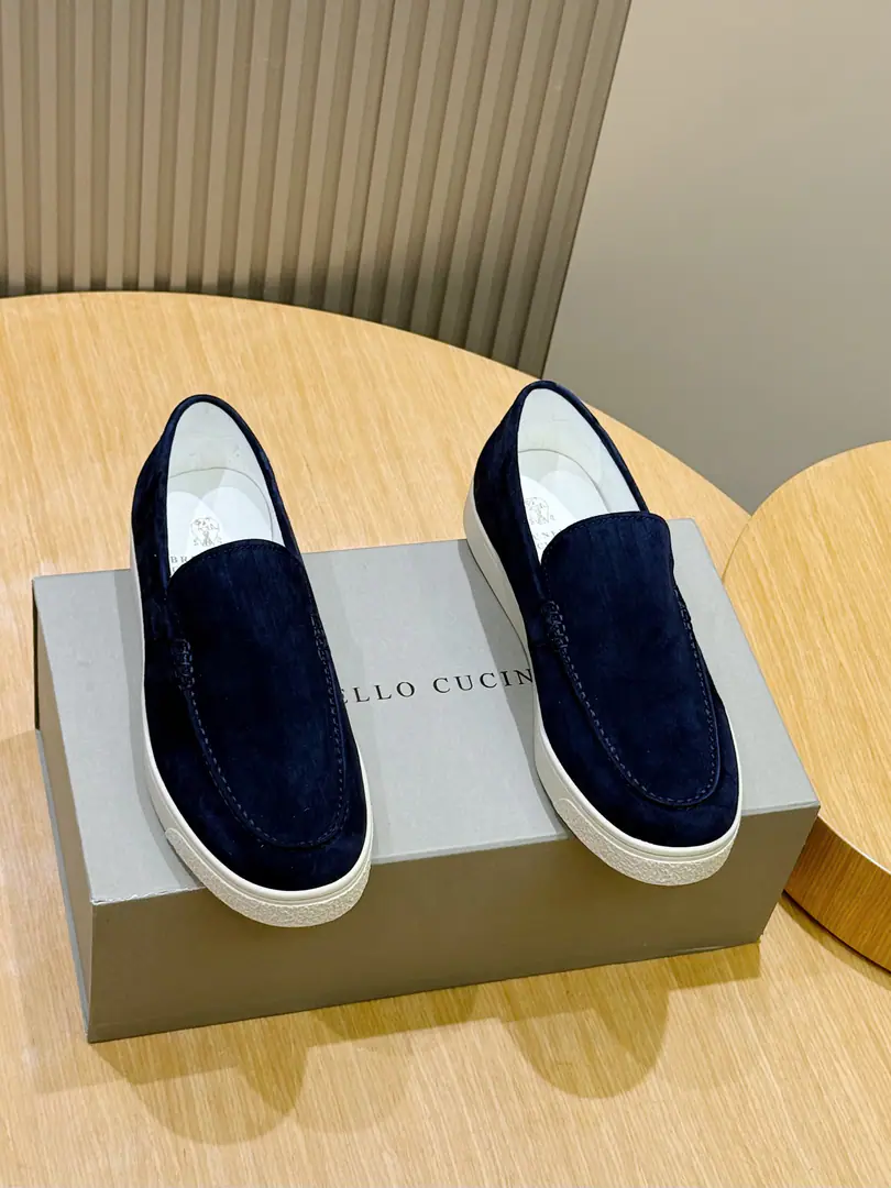 Brunello Cucinelli- A man's shoe. - I'm wearing a lyfoes., Product upgrading, You must come in.. Italian fury, calf skin., Clear Details, The shoe mattress is marked. Importing cow skin+In the cow's skin.+Light rubber tops up comfortably.. Janey's shoes are a little bit of a heel., It's been a long time since I've had air.. Size:39-44(38.45Custom）