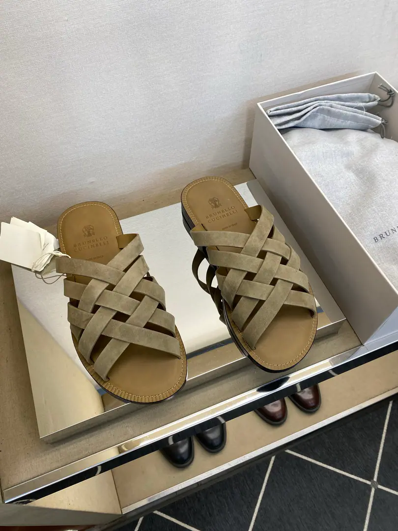 ⚠️【BRUNELL *CUCINELLI】 ⚠️High Quality, Top crafts. ⚠️Men's skin slippers. ⚠️Positive: 39－45, 46, Make a reservation. Leather. Fly face. ⚠The latest classic fork-to-draw.！🐂Goods！The summer must be set up., Top crafts[John.]💯💯！Fahrenheit.: Original oil waxed cow skin., It's so strong.(It's super-high., A touch.)！Uchi., The insides are all wrapped in calf skin., My feet are soft and cozy.！It's so strong.！The note is so thick.！！Maximum Version！