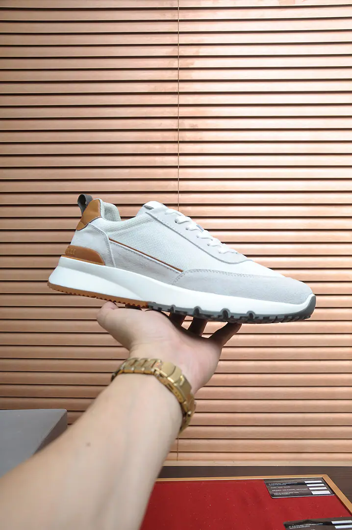 Get out of the factory. BCNew Brunello Cucinell* Low gang sneakers. The classic veils inspire the taste of the sneakers.. High-swiss-lighted, reveloping shoes are light and flexible., The shoes are tight on both sides., I'm comfortable with air. Heel and shoe mats are branded.logoMark, The back and the weavers. The original model of light-blowing rubber grabs the soles of the shoes. Make shoes comfortable and flexible on their feet.. Easy and comfortable. Standard cabinet number: 38-44.（45Make a reservation.）