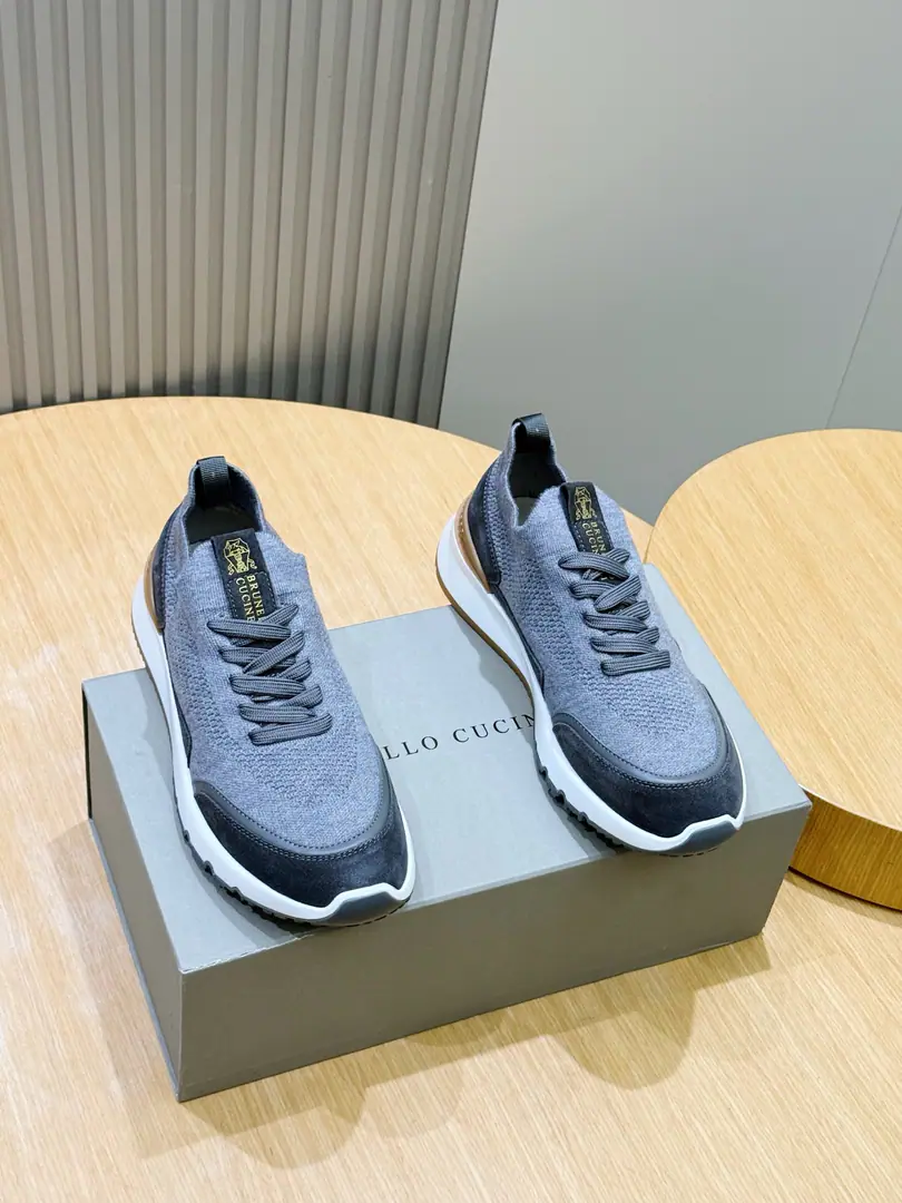 Brunello CucinelliWeaver sneakers Precious veils inspire the design of new sneakers., The whole cotton knitting shoe face is modern interpretation of classic style.. Half polished calf leather bars highlight the thin and comfortable fabrics., It's a very strong material comparison.. Size:38-44(45Custom）