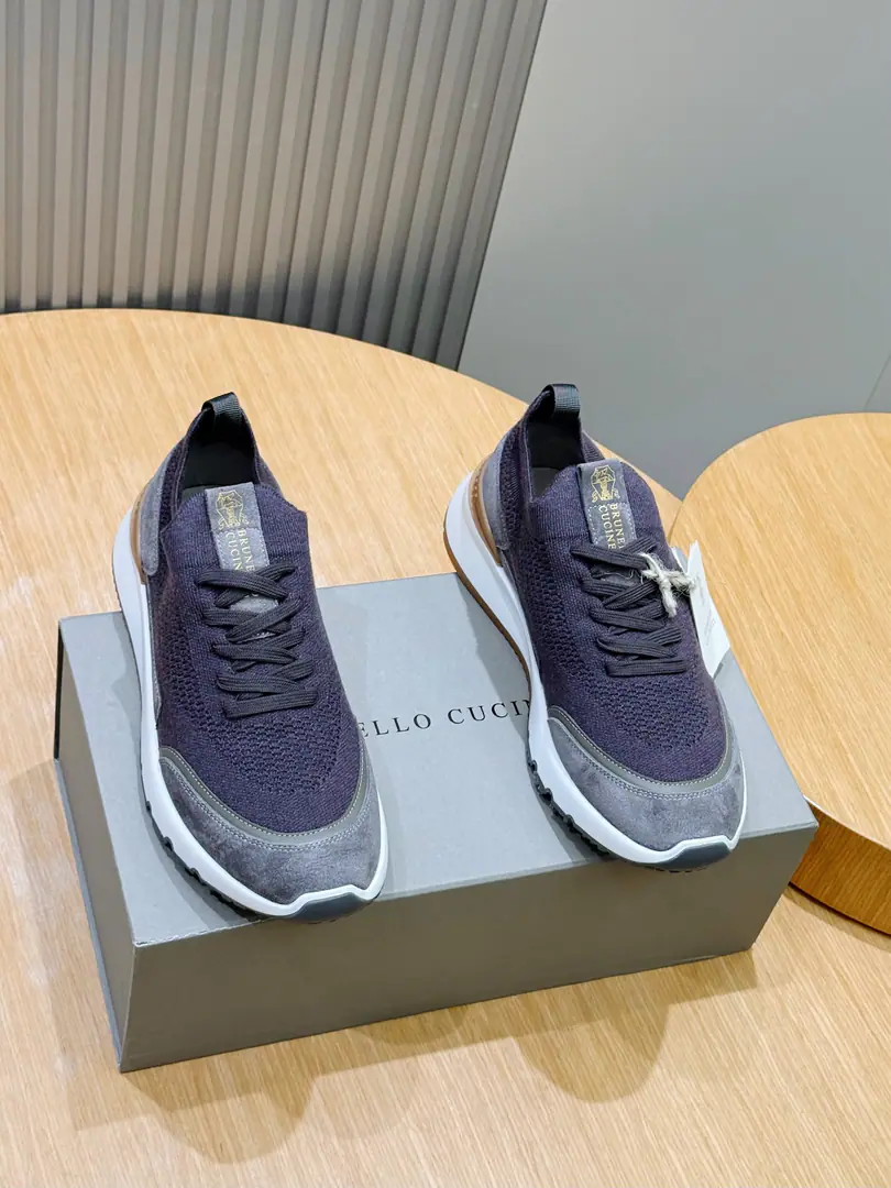 Brunello CucinelliWeaver sneakers Precious veils inspire the design of new sneakers., The whole cotton knitting shoe face is modern interpretation of classic style.. Half polished calf leather bars highlight the thin and comfortable fabrics., It's a very strong material comparison.. Size:38-44(45Custom）