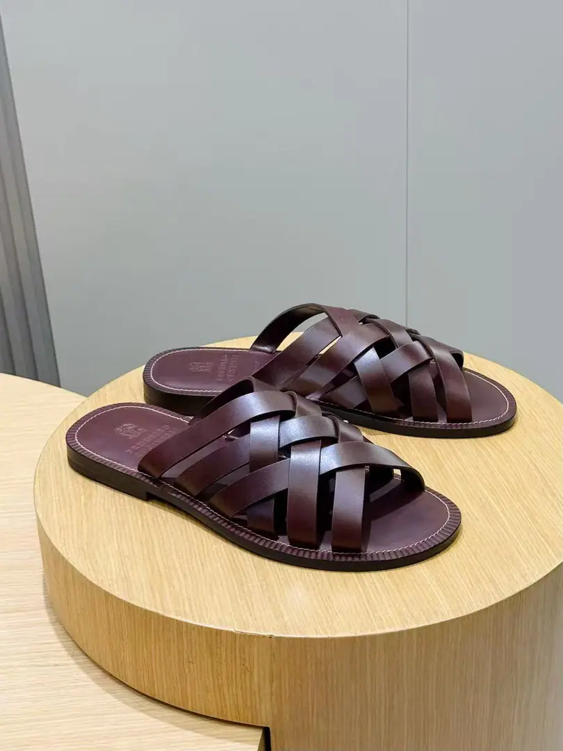 🚗Plant Top Version, East ChineseBrunello CucineliMen, leather slippers. The materials are beautiful.. Soft, skin-shoeed, wrapped-up designs that touch your feet., And with the most light. Combining the outer soles of micro-holed materials, Make your leisure time more comfortable.. Size:39-44(38.45Custom） Oil wax skin tow. The sheep is towing.