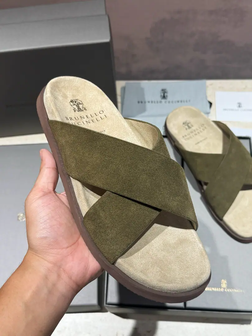 Brunello CucineliMen, leather slippers. The materials are beautiful.. Soft, skin-shoeed, wrapped-up designs that touch your feet., And with the most light. Combining the outer soles of micro-holed materials, Make your leisure time more comfortable.. Size:39-44(38.45Custom）