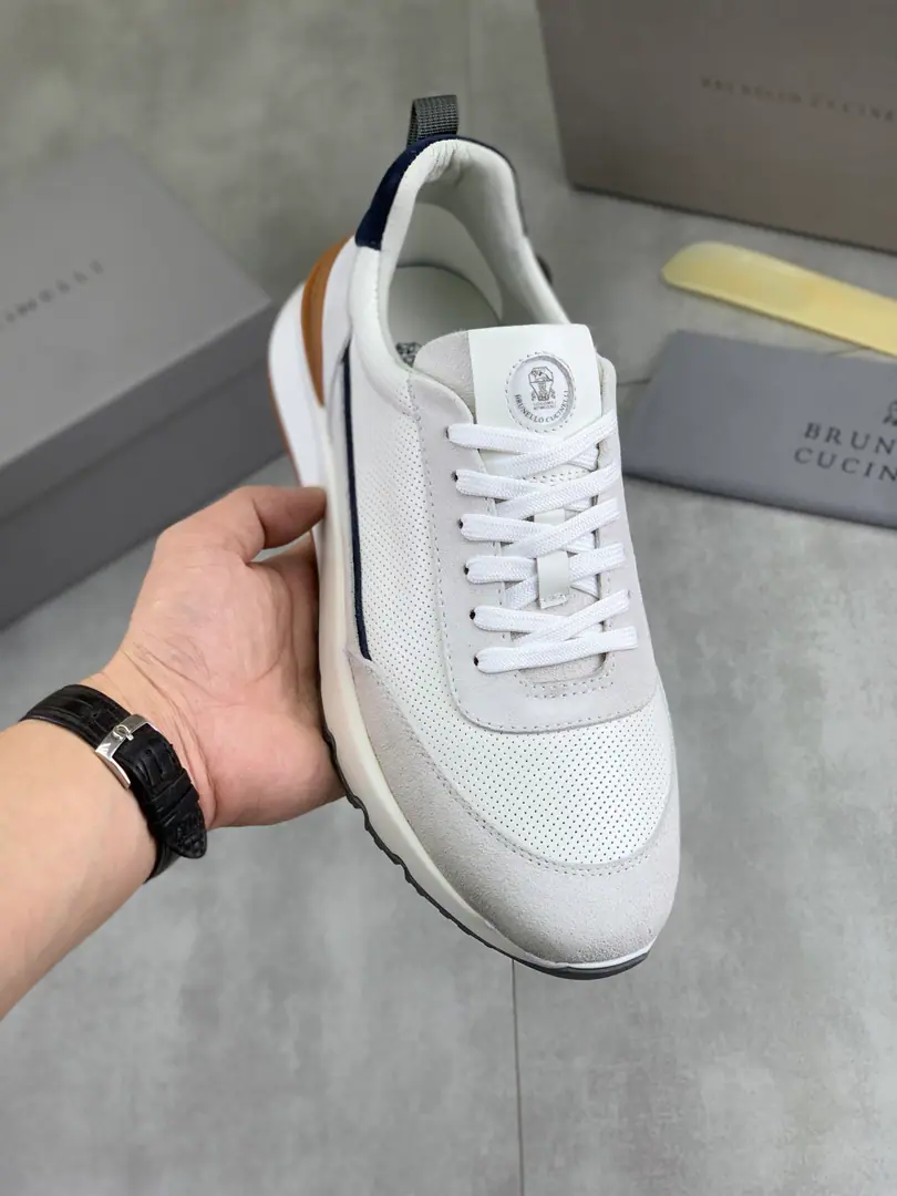 Plant price Real value High Version 🌹🌹BCNew Brunello Cucinell* Low gang sneakers. Official sales priceRMB, The classic veils inspire the taste of the sneakers.. The original cow skins are extremely light and flexible., The shoes are tight on both sides., And the shoe head is unique with sporting accessories.“Micah.”Process, I'm gonna go up and get air.. The elasticity of the knitting ensures that the shoes fit better., It's more comfortable in it. It's a very strong material comparison.. The skin of the cow has a pedal of the cow. I'm comfortable with air. Heel and shoe mats are branded.logoMark, The back and the weavers. The original model of light-blowing rubber grabs the soles of the shoes. Make shoes comfortable and flexible on their feet.. Easy and comfortable. Standard code number: 38-44 Colours: 4️⃣Colours