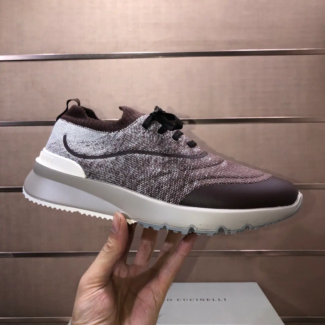 Plant BCNew Brunello Cucinell* Low gang sneakers. The classic veils inspire the taste of the sneakers.. The air-weaving shoes are extremely light and flexible., The shoes are tight on both sides., I'm comfortable with air. Heel and shoe mats are branded.logoMark, The back and the weavers. The original model of light-blowing rubber grabs the soles of the shoes. Make shoes comfortable and flexible on their feet.. Easy and comfortable. Standard cabinet number: 38-44.（45Make a reservation.）