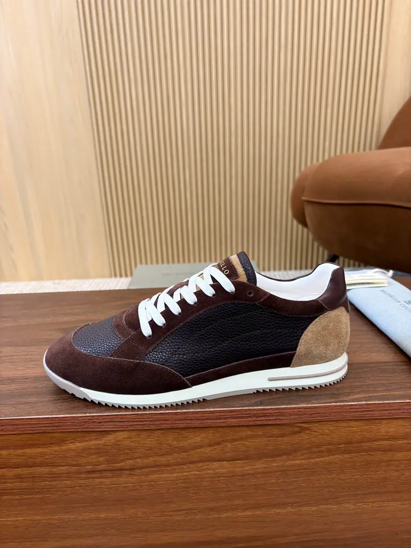 Minoru.🎤🎤 Brunello Cucinelli ssSpring and summer. Men's shoes. AbbreviationsBC This brand is the world's top luxury brand from Italy.[John.], It's called a low profile luxury. “King of the velvet.” and “The real luxury of the garment industry.”. A lot of people know about wool.CashmereTop, Expensive., I can't take it off when I wear it., And a lot of them., No comparison.BCThis brand is better at designing a top-level wool fabric. “Low profile luxury.” The style of the. I'll have a little skin on my shoe and a sandy skin. Inside is a white benzene-specific design for sheep., High-footing bubbles and cattle stickers., The upper foot is comfortable., No coloring., No slides., Environmentally soundTPU+PUThe big bottom is one., Clean and unplugged.. The hysteria shed. ♪ The plentiful ♪ Box packing Size: 39-44 （38.45.46Make a reservation or not.）Welcome to the map.[Applause.]The transmission will blow.……[John.][John.][John.]