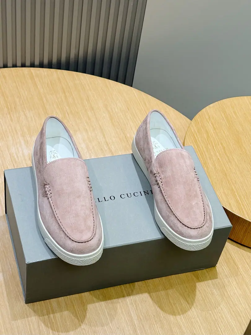Brunello Cucinelli- A man's shoe. - I'm wearing a lyfoes., Product upgrading, You must come in.. Italian fury, calf skin., Clear Details, The shoe mattress is marked. Importing cow skin+In the cow's skin.+Light rubber tops up comfortably.. Janey's shoes are a little bit of a heel., It's been a long time since I've had air.. Size:39-44(38.45Custom）